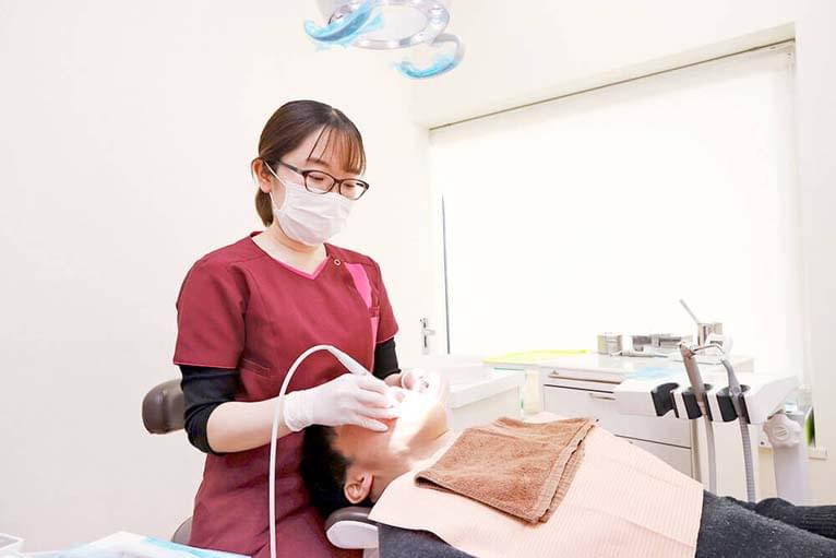 歯垢と歯石の除去